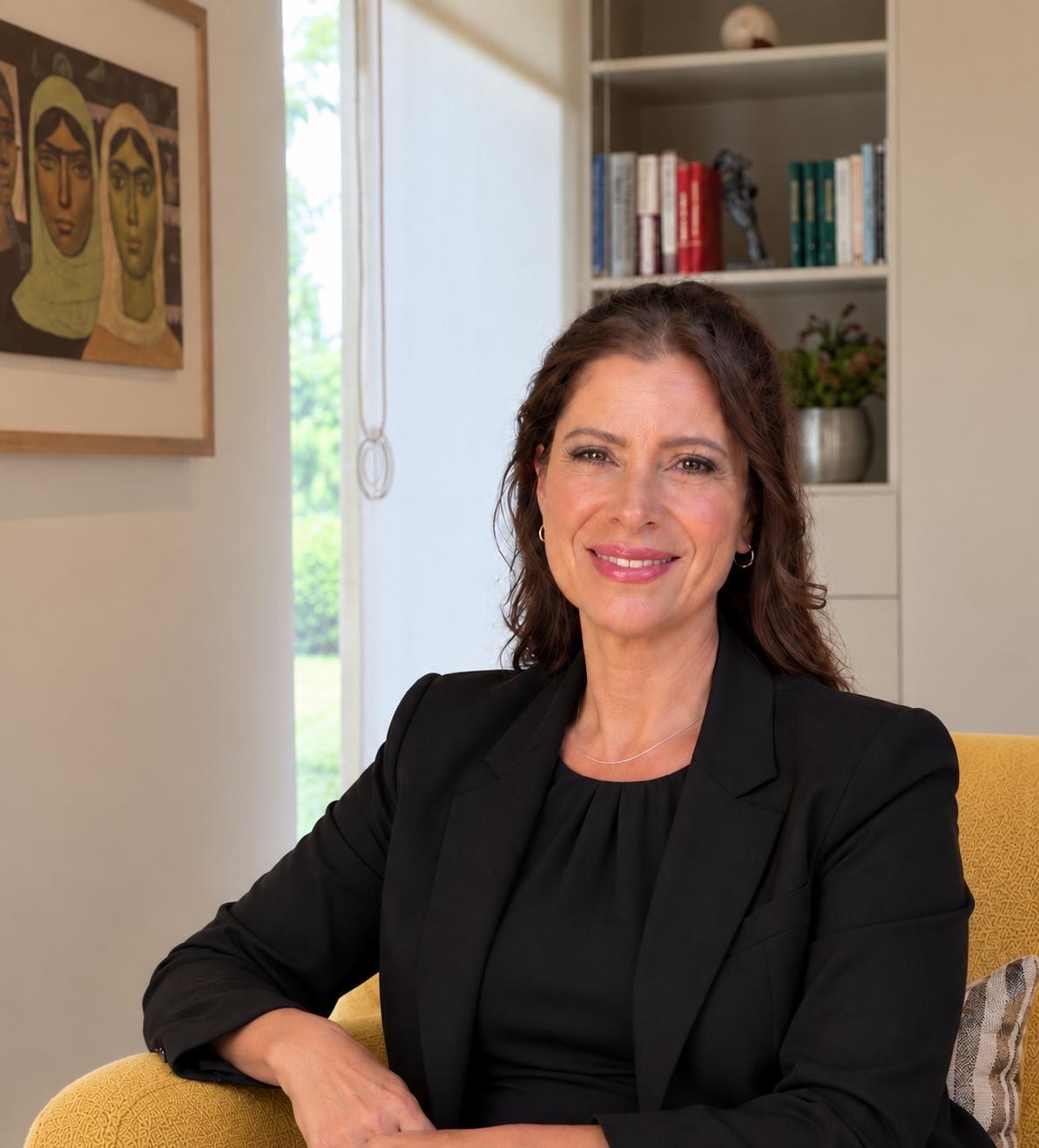 Berta Moreno, Psikoterapist — çalışma ofisinde